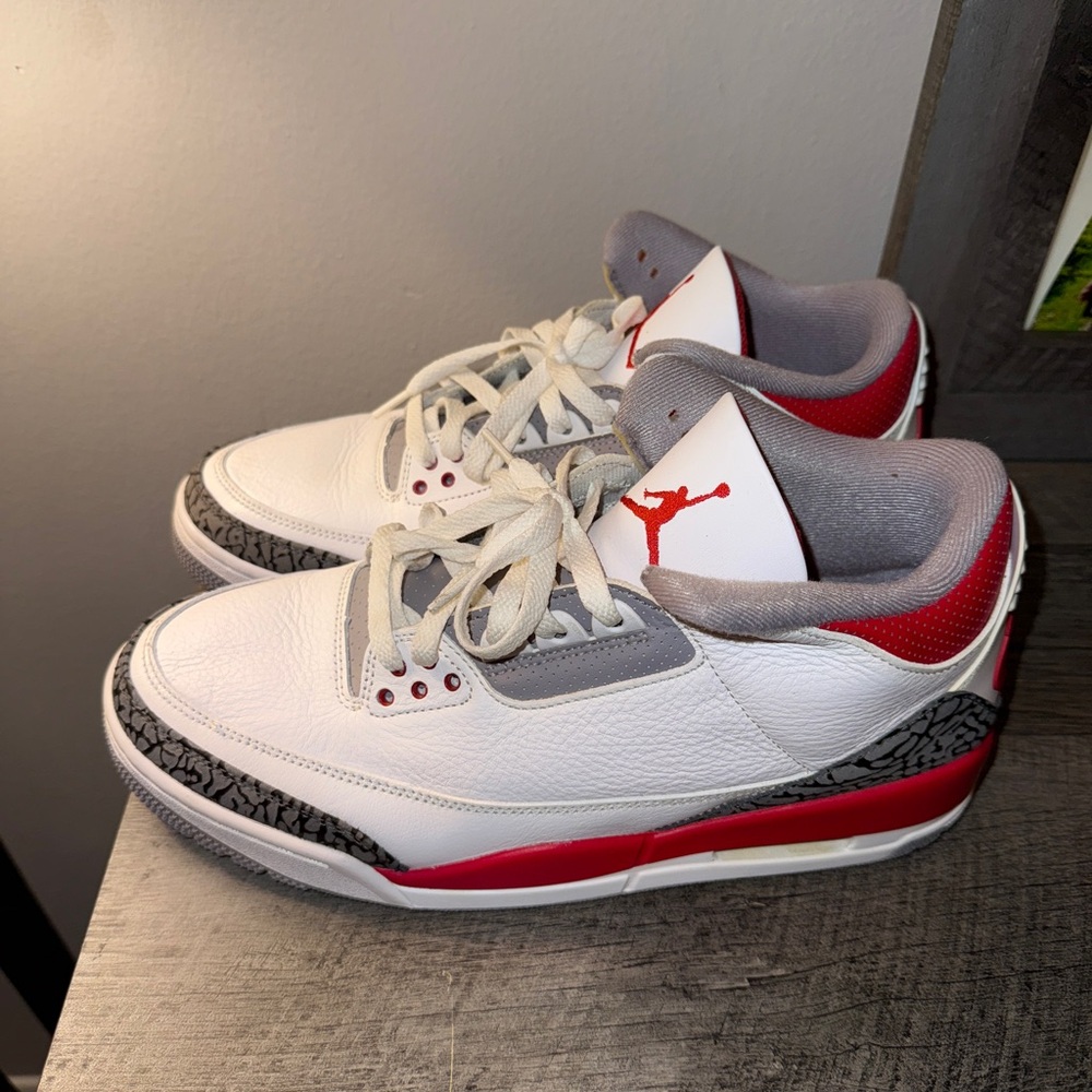Retro Fire Red 3s - Picture 5 of 6